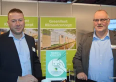Dave Sikkink en Jos Strijbosch van ITB Climate, dat onlangs voor HortiContact GreenVent introduceerde, een luchtbehandelingskast met ingebouwde warmtewisselaar. https://www.groentennieuws.nl/article/9184185/optimaal-klimaat-en-25-energiebesparing-in-een-concept/